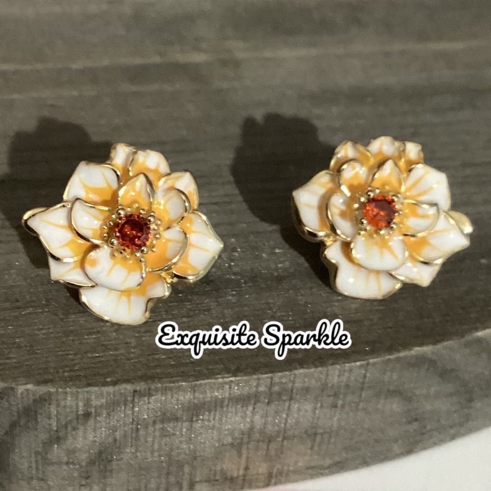 ⚜️Gold Vintage-Inspired Enamel Floral Leverback Earrings W/Amber Stone